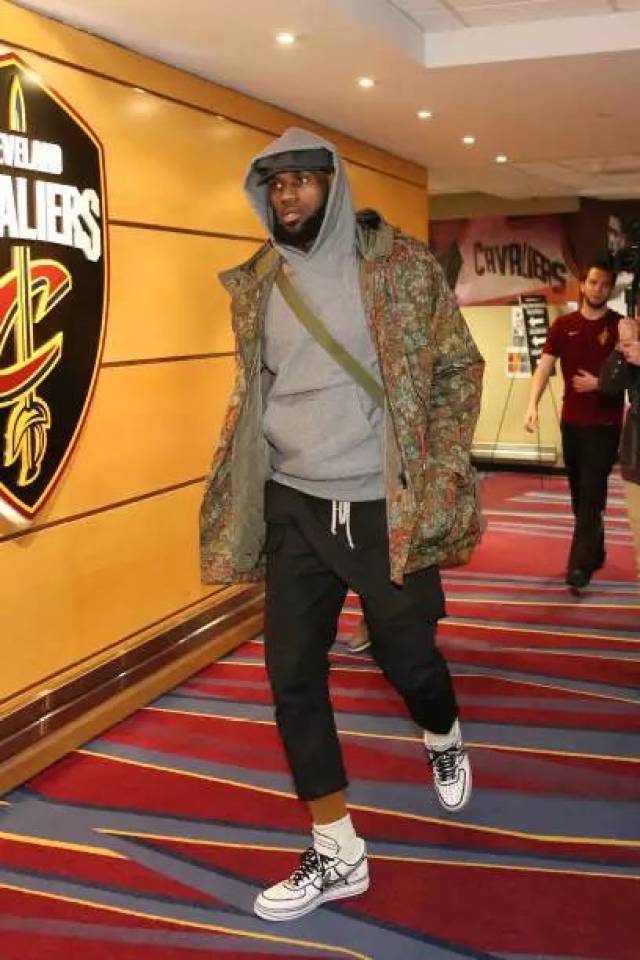 瓦拉内：现在的足球比赛太多了；未来可能会回皇马任职（瓦拉内感叹赛程过密，未来或重返皇马任职）