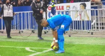 分道扬镳？萨拉赫与球队高层已达成重要一致，核心球员偏向支持斯洛特（共识达成！萨拉赫与高层步调一致，队内核心多倾向支持斯洛特）