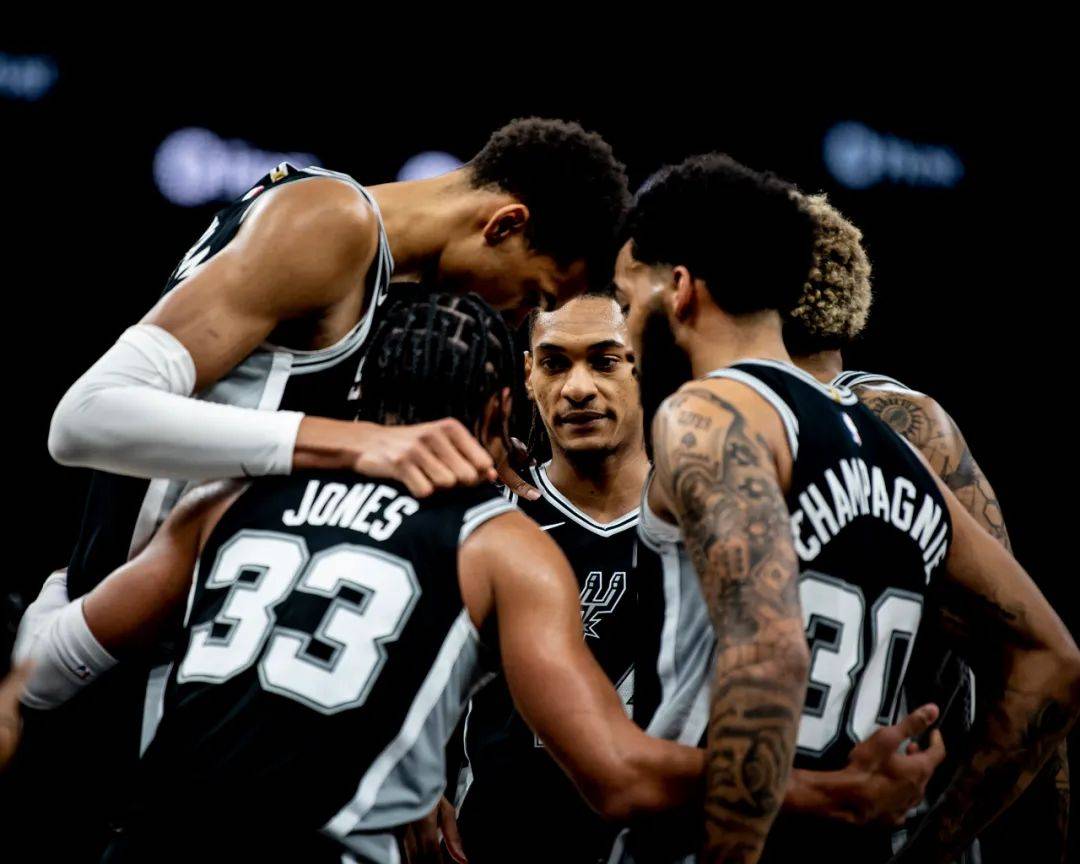 贝尔戈米：看看那不勒斯有多少人缺阵，如今他们比上赛季更强（贝尔戈米：那不勒斯伤兵满营，实力却已胜过上赛季）