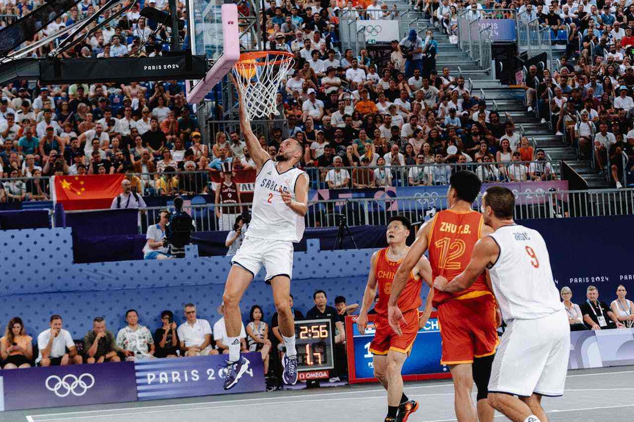 德天空：吉拉西的合同中有仅适用皇萨城等7队的解约条款（德天空：吉拉西合同含仅对皇马、巴萨、曼城等7队生效的解约条款）