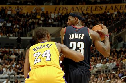 莱切vs都灵：班达、法尔科内首发，切-亚当斯、弗拉希奇出战（莱切战都灵：班达、法尔科内先发，弗拉希奇与切-亚当斯登场）