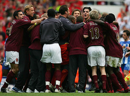 格林单节三分5投4中，雄鹿狂轰9记三分，客场4分领先