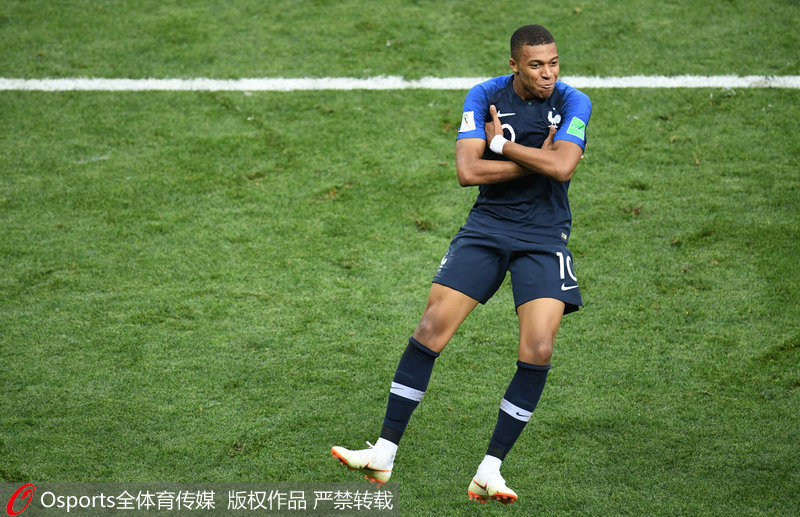 卡梅隆出席海南电影节大师班，以纳威族仪式开场