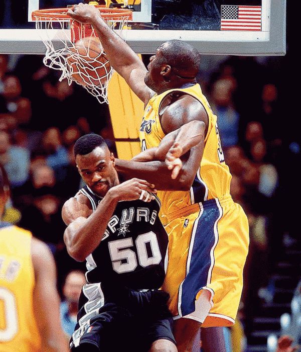 保级之战：格拉尼特·扎卡加盟黑猫！桑德兰中场终获节拍器（扎卡空降黑猫，桑德兰中场迎来节拍器，保级希望再燃）